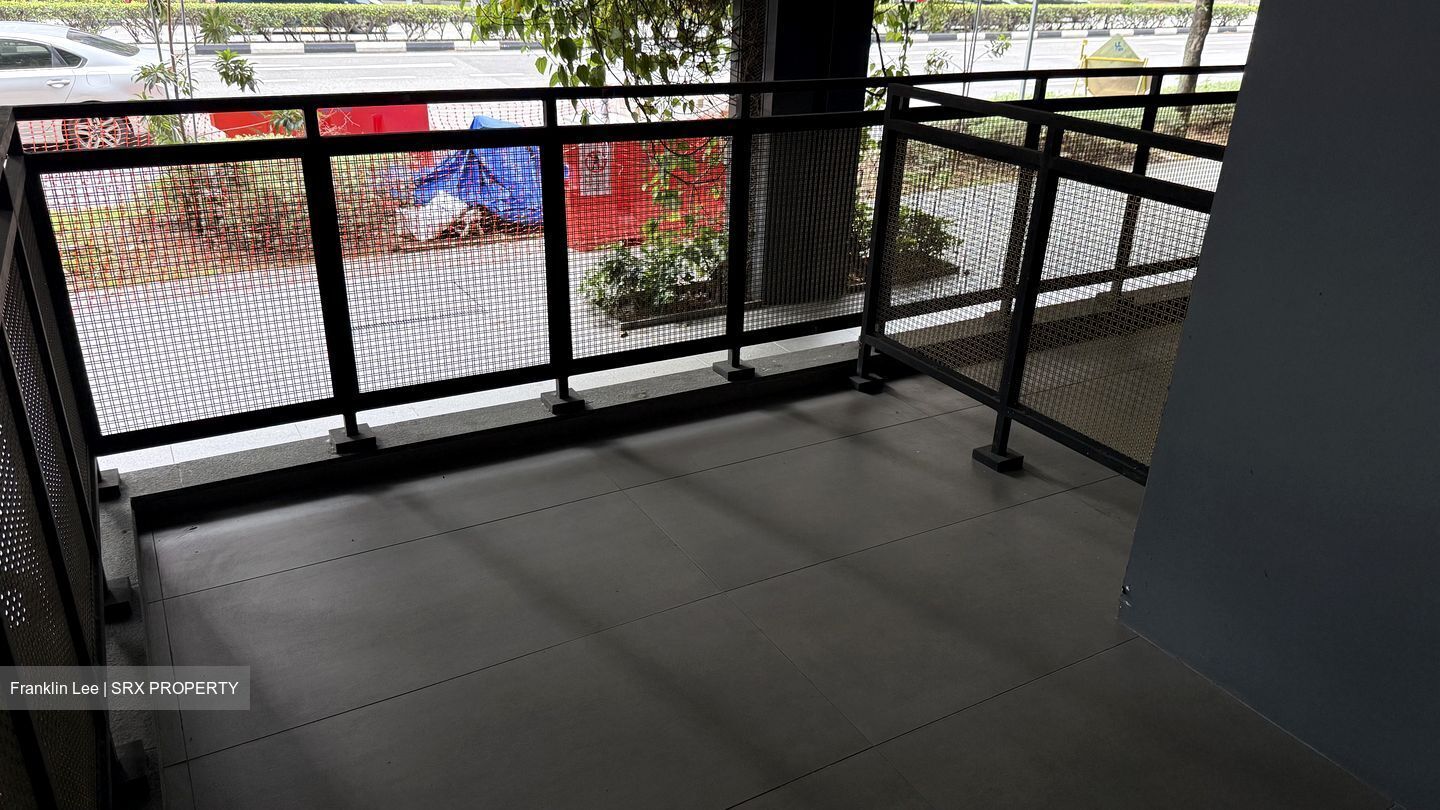  (D7), Retail #550003361
